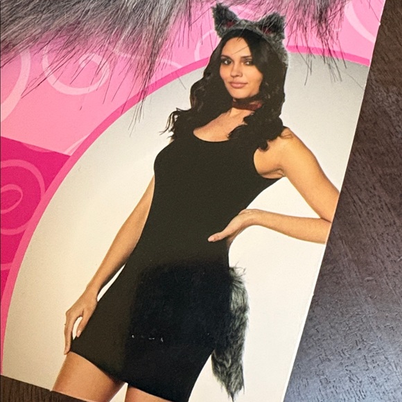 Spirit Halloween Faux Fur Ears Tail and Choker Wolf Kit - Picture 8 of 11